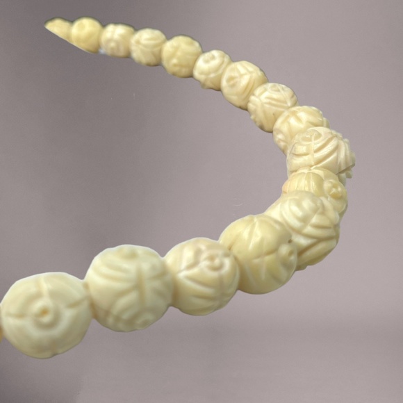 Vintage Carved Horn Necklace - Picture 5 of 13